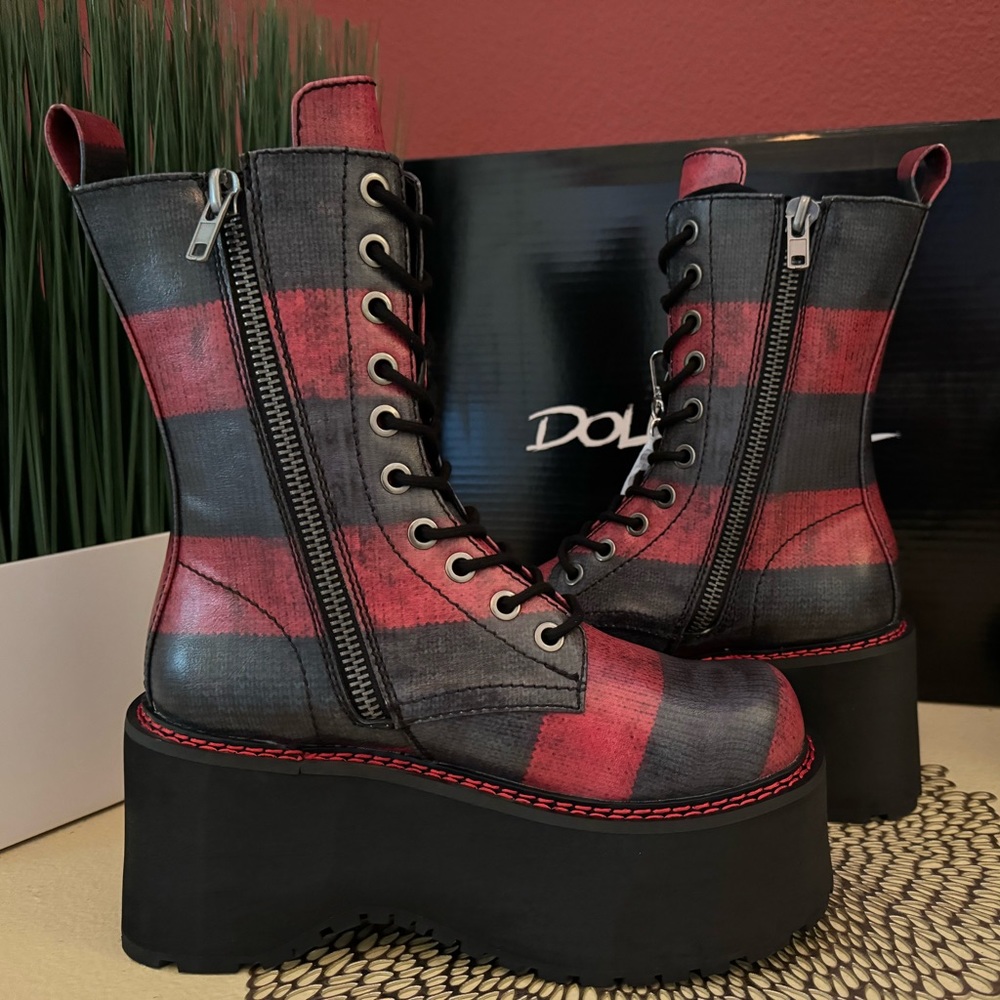 ✨SOLD✨Dolls Kill X WB Horror Total Slasher Platform Boots ✨New✨ - Picture 3 of 9
